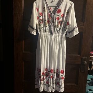 Floral Embroidered White Dress, Size M, EUC